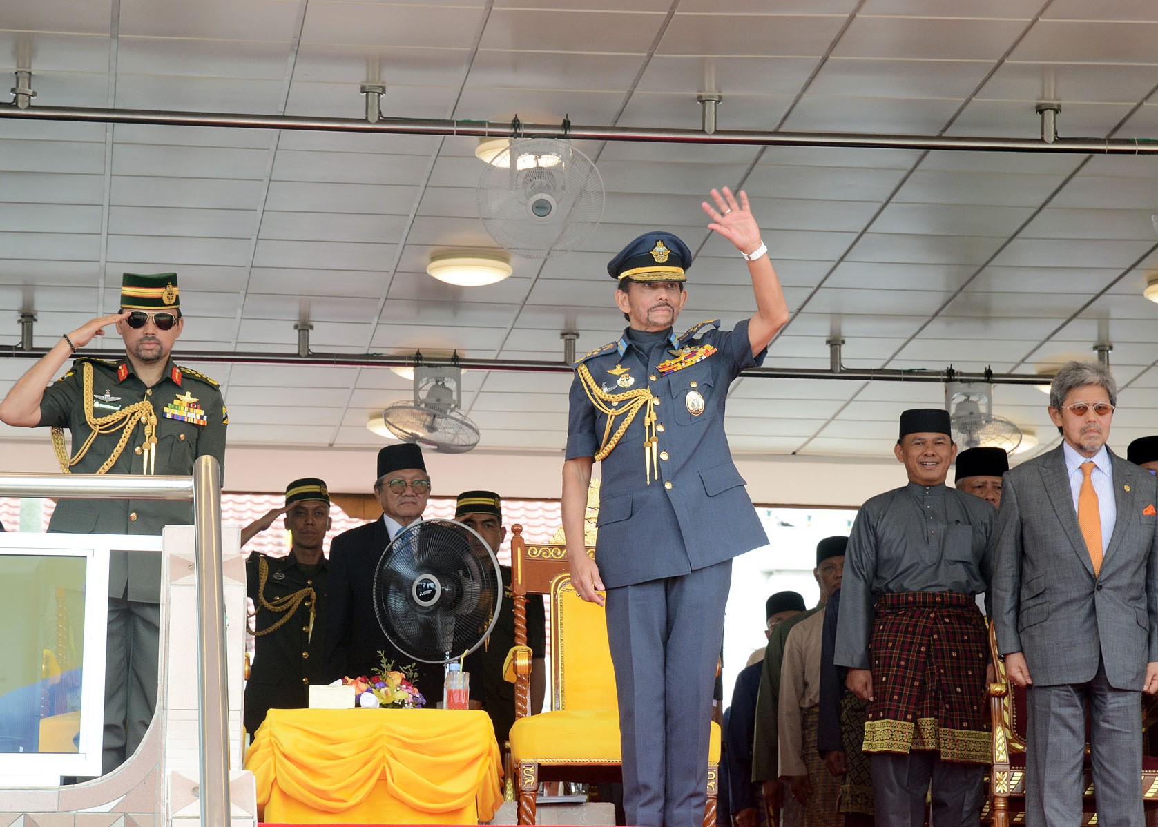 HK35.HM-royal dais2.jpg