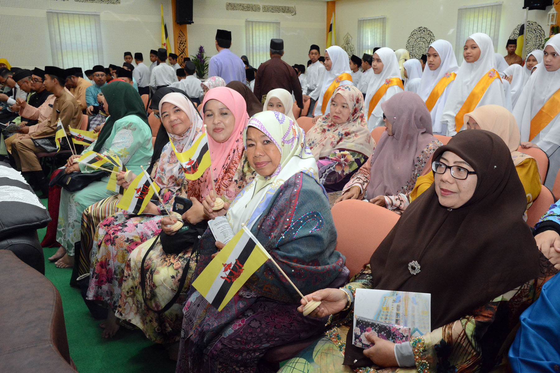 140219Tutong-teachers.jpg